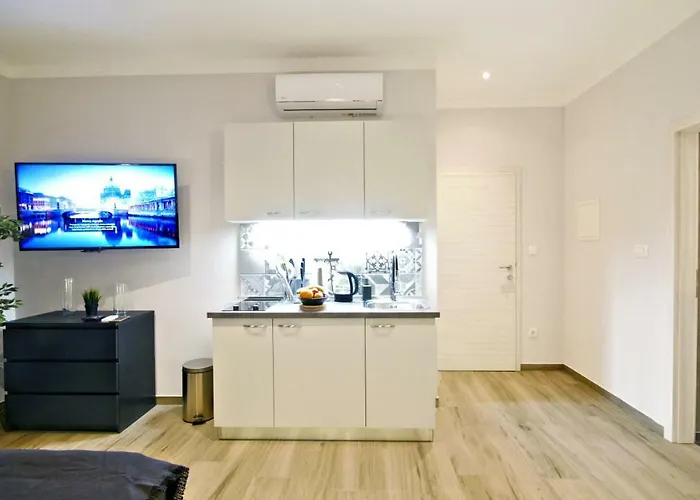Frank-Kiss Apartments