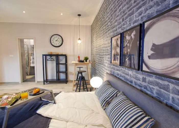 Frank-Kiss Apartments