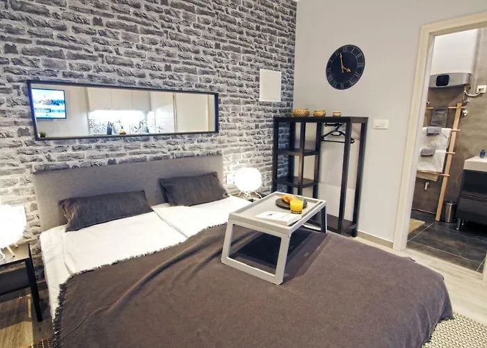 Frank-Kiss Apartments